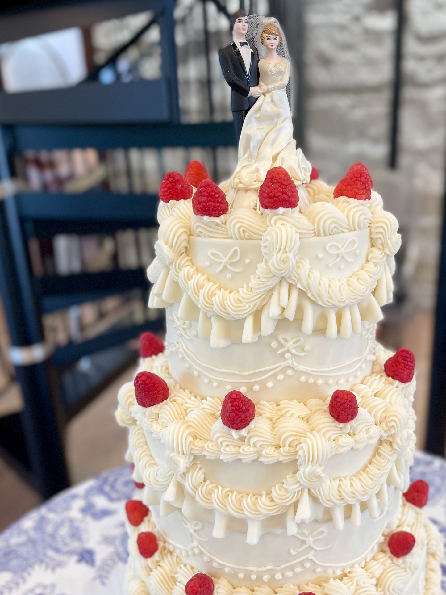 VINTAGE WEDDING CAKES