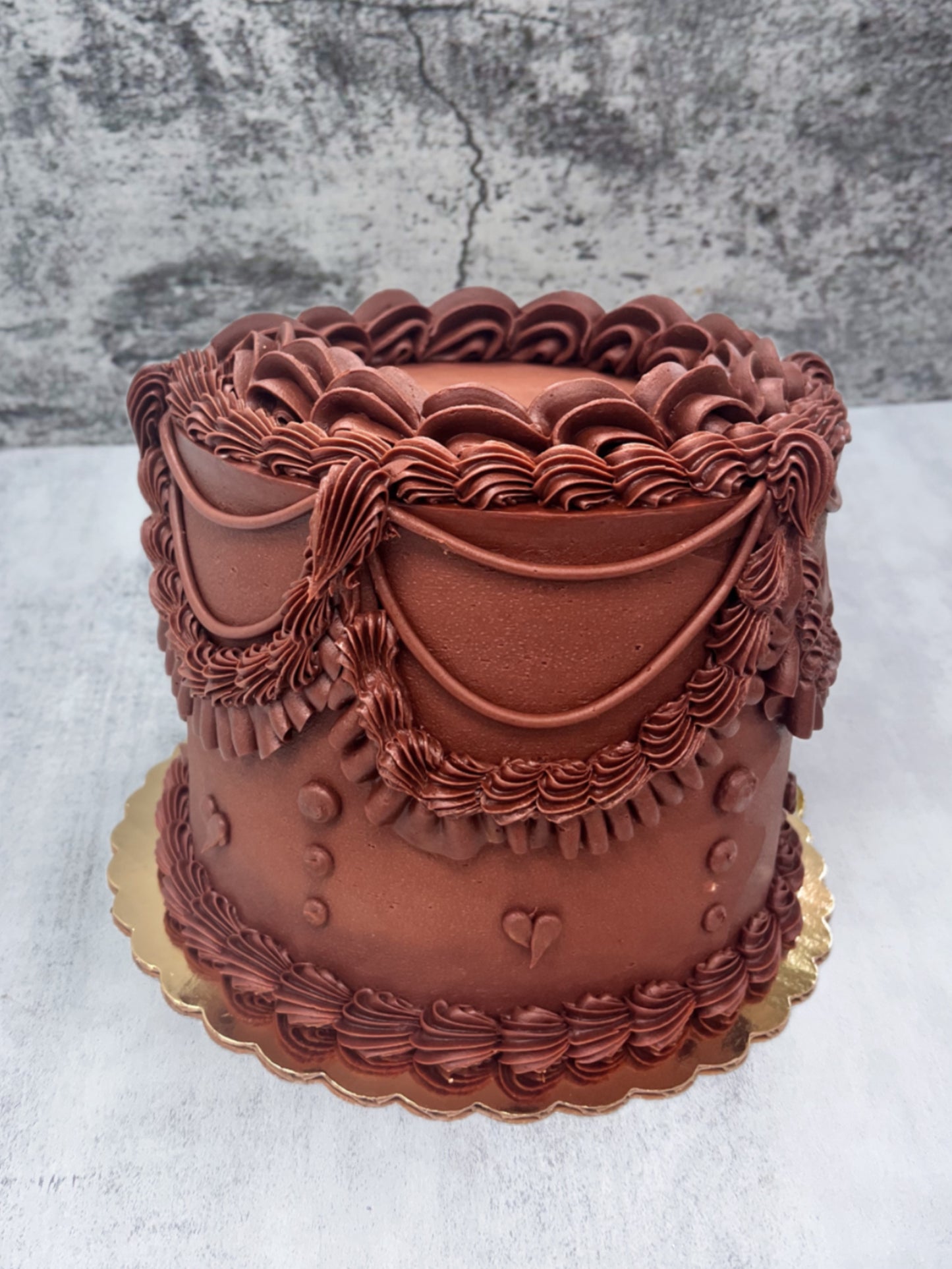 VINTAGE ROUND CAKE