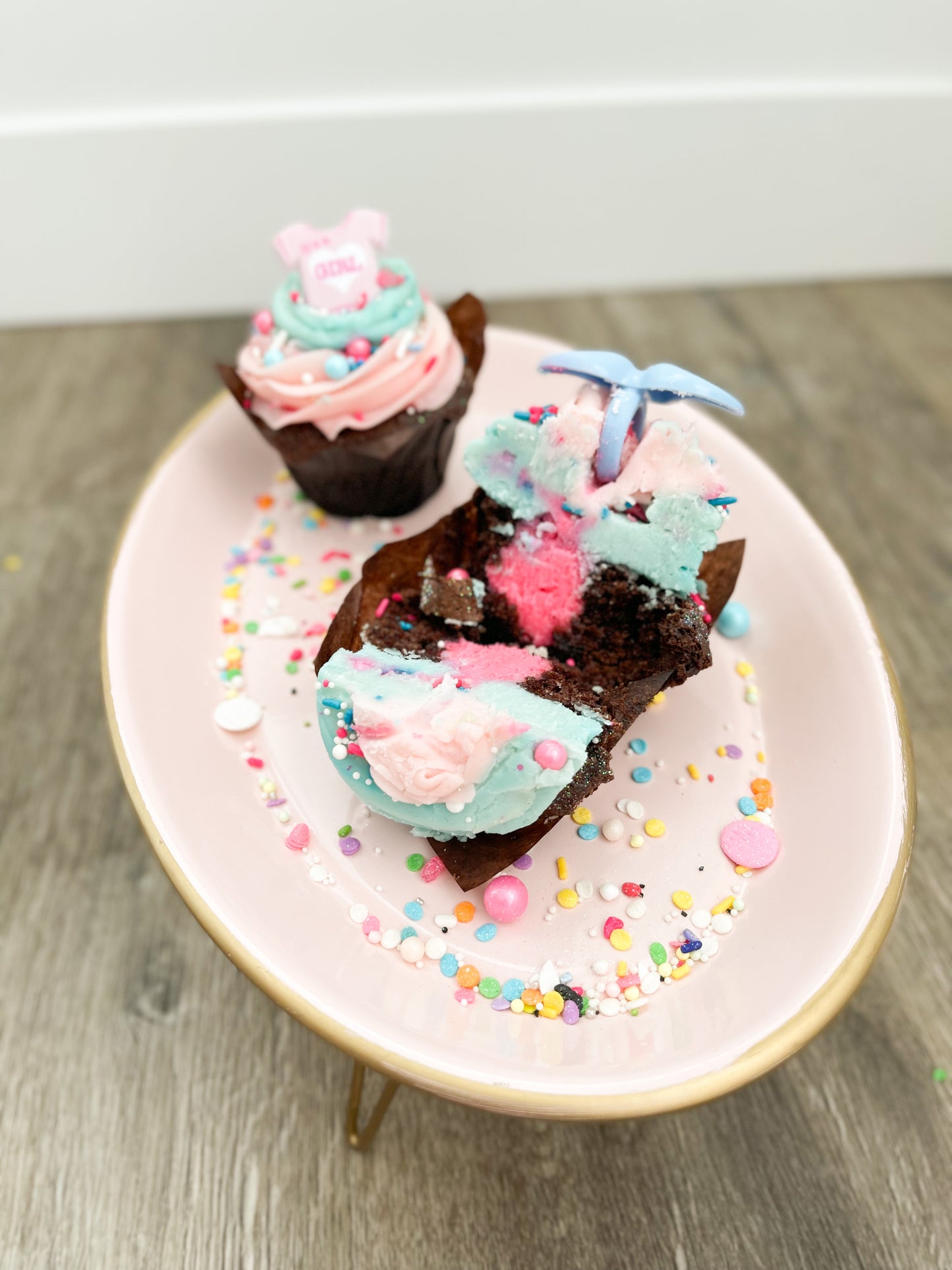 ⭐ 1 DZ GENDER REVEAL CUPCAKES ⚠️FUTURE DATE PICK-UP⚠️
