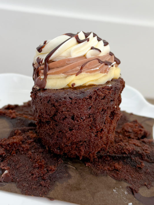 CHOCOLATE TUXEDO CHEESECAKE❄️⚠️FUTURE DATE PICK-UP⚠️(APRIL)