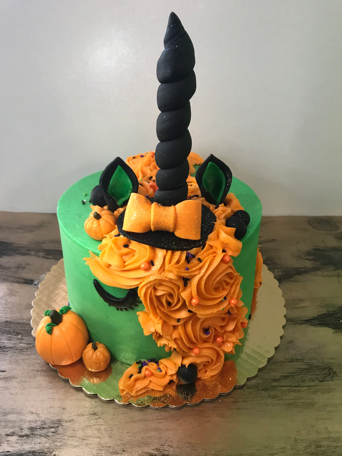 HALLOWEEN UNICORN CAKE