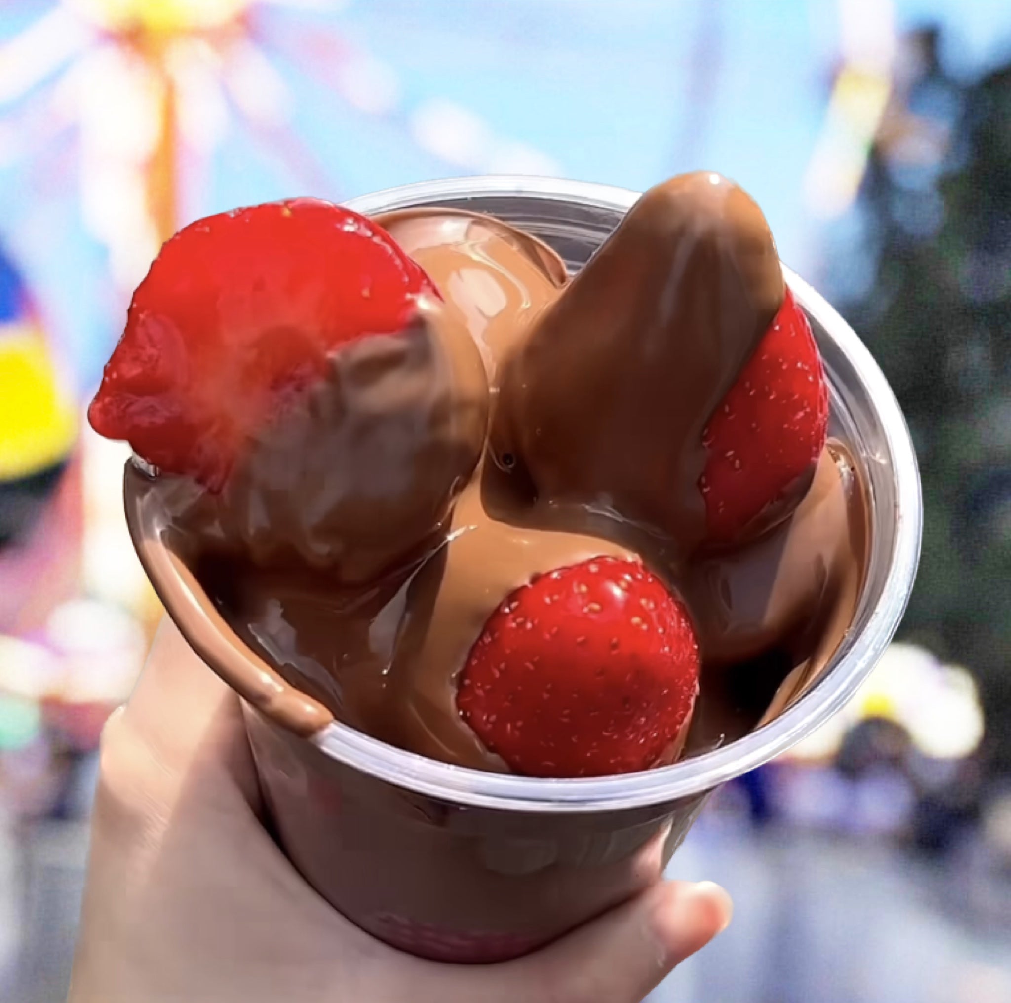 🍓Milk Chocolate Strawberry 16oz Cups